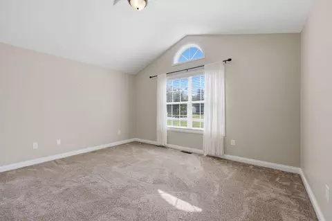 Bedroom - 204 Beechwood Dr, Berea, KY 40403 photo 7 of 9