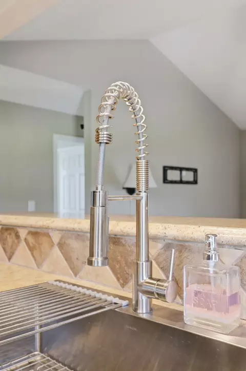 Kitchen - 204 Beechwood Dr, Berea, KY 40403 photo 2 of 4