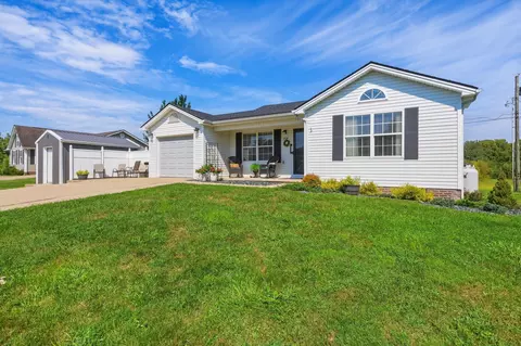 Exterior - 204 Beechwood Dr, Berea, KY 40403 photo 2 of 14