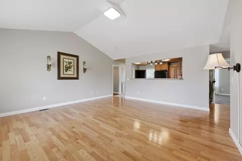 Living - 204 Beechwood Dr, Berea, KY 40403 photo 1 of 5