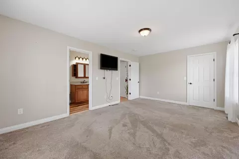 Bedroom - 204 Beechwood Dr, Berea, KY 40403 photo 3 of 9