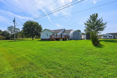 Exterior - 204 Beechwood Dr, Berea, KY 40403 photo 12 of 14