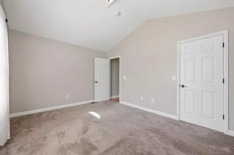 Bedroom - 204 Beechwood Dr, Berea, KY 40403 photo 9 of 9