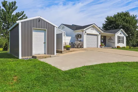 Exterior - 204 Beechwood Dr, Berea, KY 40403 photo 5 of 14
