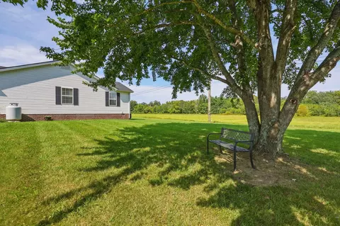 Exterior - 204 Beechwood Dr, Berea, KY 40403 photo 13 of 14