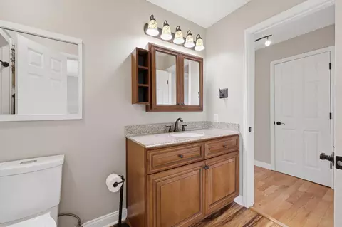 Bath - 204 Beechwood Dr, Berea, KY 40403 photo 1 of 2