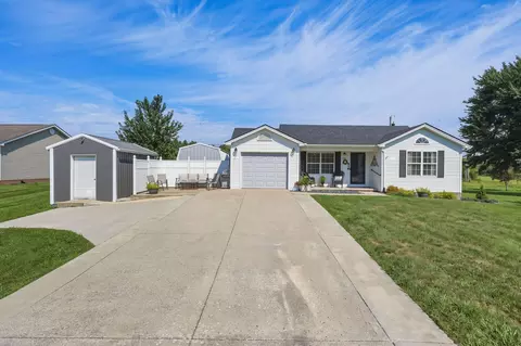 Exterior - 204 Beechwood Dr, Berea, KY 40403 photo 4 of 14