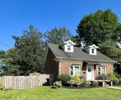 Exterior - 516 S 3rd St, Mayfield, KY 42066 photo 2 of 5