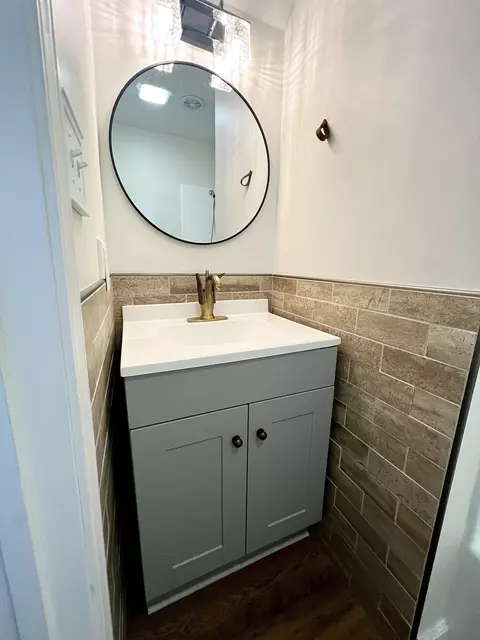 Bath - 516 S 3rd St, Mayfield, KY 42066 photo 3 of 4