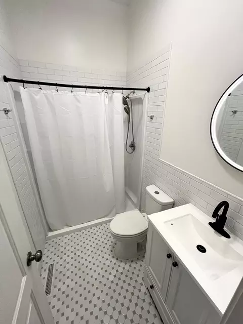 Bath - 516 S 3rd St, Mayfield, KY 42066 photo 2 of 4