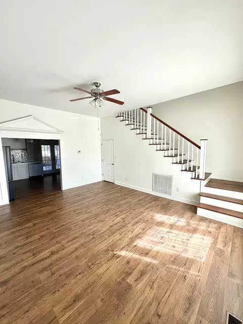 Living - 516 S 3rd St, Mayfield, KY 42066 photo 1 of 1