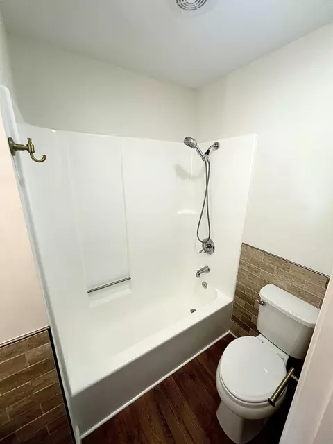 Bath - 516 S 3rd St, Mayfield, KY 42066 photo 4 of 4