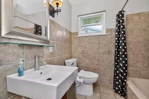 Bath - 115 Cherry Rd, Berea, KY 40403 photo 1 of 4