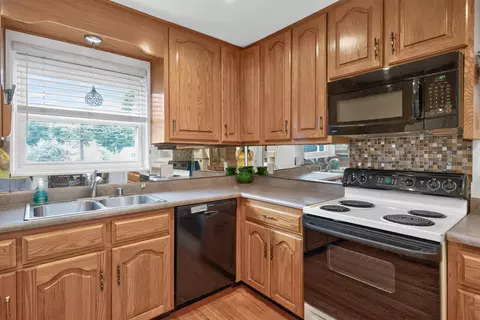 Kitchen - 115 Cherry Rd, Berea, KY 40403 photo 1 of 3