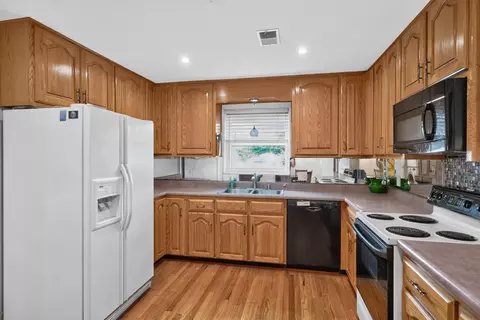 Kitchen - 115 Cherry Rd, Berea, KY 40403 photo 2 of 3