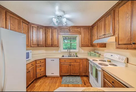 Kitchen - 600 E Blanks Rd, Wickliffe, KY 42087 photo 3 of 3