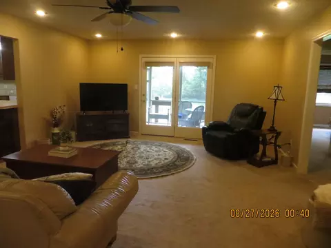 Living - 600 E Blanks Rd, Wickliffe, KY 42087 photo 1 of 1