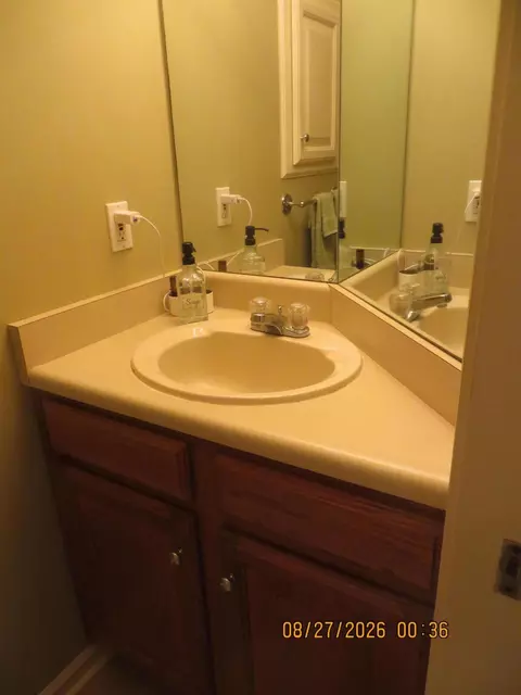Bath - 600 E Blanks Rd, Wickliffe, KY 42087 photo 2 of 7