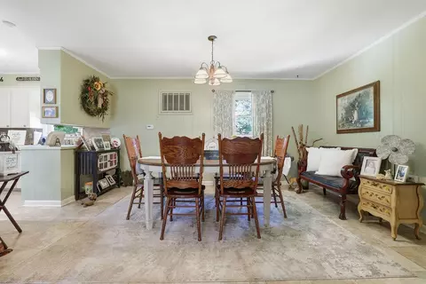 Dining - 3488 Edgehill Trl, Hazel, KY 42049 photo 1 of 2