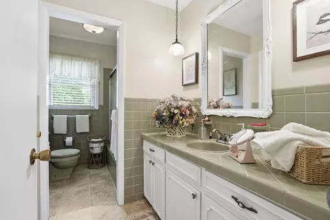 Bath - 3488 Edgehill Trl, Hazel, KY 42049 photo 1 of 2