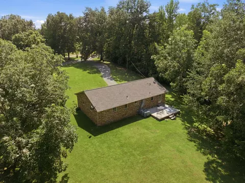 Exterior - 3488 Edgehill Trl, Hazel, KY 42049 photo 3 of 3