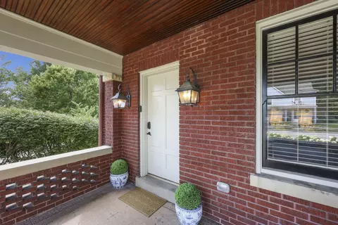 Exterior - 703 Main St, Paris, KY 40361 photo 7 of 12