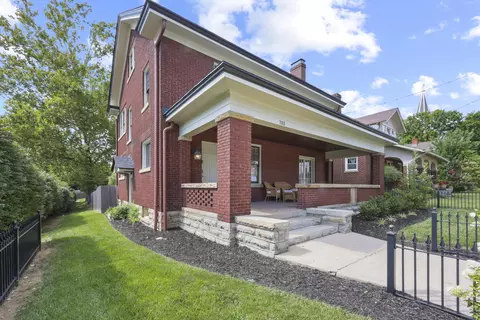 Exterior - 703 Main St, Paris, KY 40361 photo 5 of 12