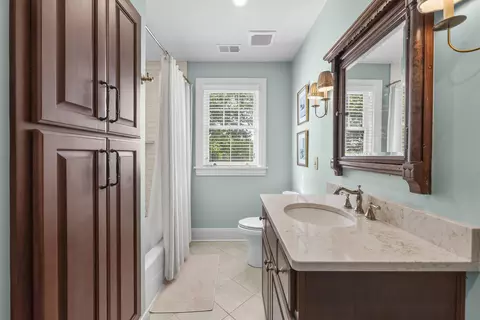 Bath - 703 Main St, Paris, KY 40361 photo 6 of 7