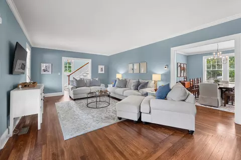 Living - 703 Main St, Paris, KY 40361 photo 4 of 4