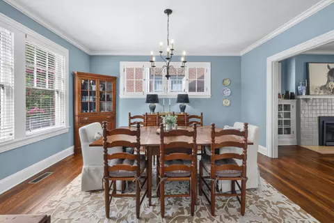 Dining - 703 Main St, Paris, KY 40361 photo 4 of 5