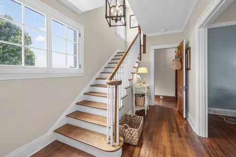 Entry Way - 703 Main St, Paris, KY 40361 photo 2 of 8