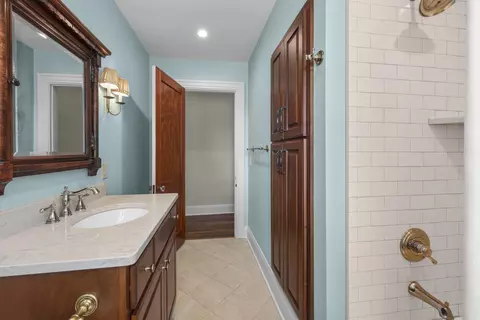 Bath - 703 Main St, Paris, KY 40361 photo 7 of 7