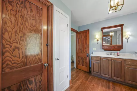 Bath - 703 Main St, Paris, KY 40361 photo 5 of 7