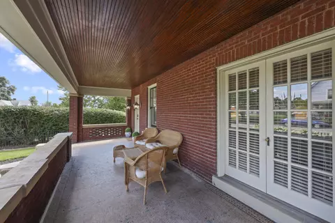 Exterior - 703 Main St, Paris, KY 40361 photo 6 of 12