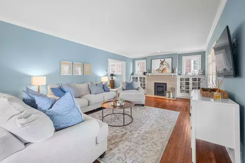 Living - 703 Main St, Paris, KY 40361 photo 1 of 4