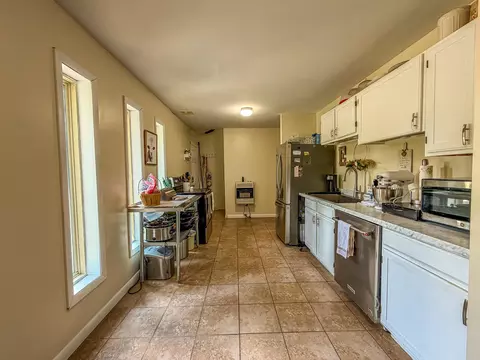 Kitchen - 37 Renee St, Corbin, KY 40701 photo 3 of 3