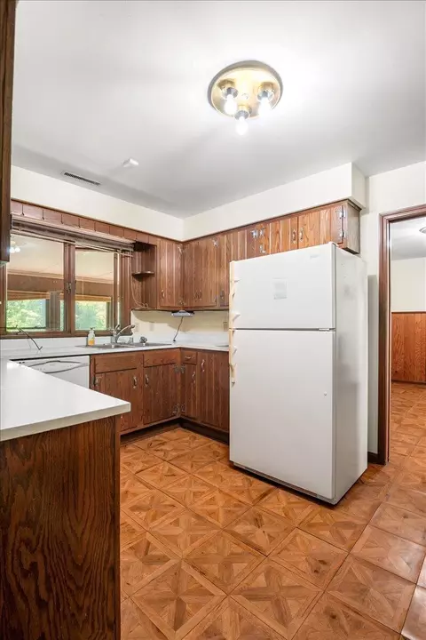 Kitchen - 98 E Wyrick St, Corbin, KY 40701 photo 1 of 2