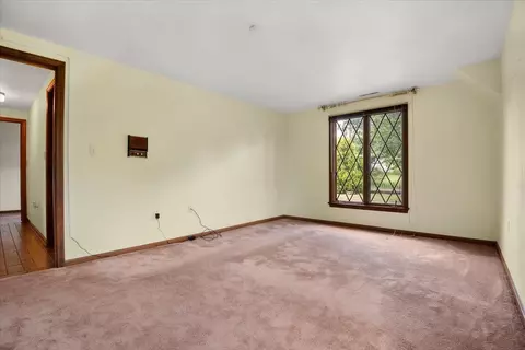Living - 98 E Wyrick St, Corbin, KY 40701 photo 10 of 10