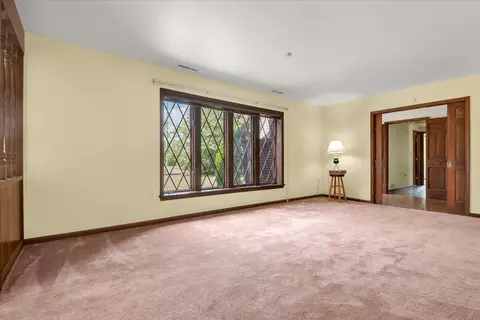 Living - 98 E Wyrick St, Corbin, KY 40701 photo 5 of 10