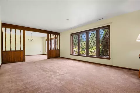 Living - 98 E Wyrick St, Corbin, KY 40701 photo 6 of 10