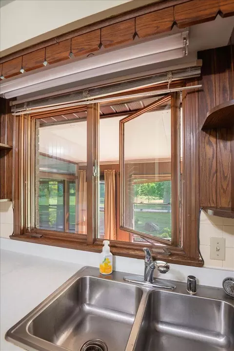 Kitchen - 98 E Wyrick St, Corbin, KY 40701 photo 2 of 2