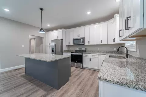 Kitchen - 165 Central Park Ave, Berea, KY 40403 photo 1 of 1