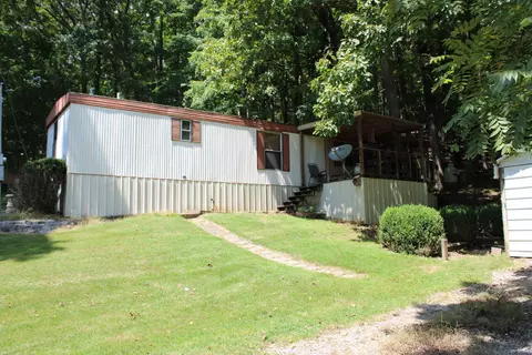 100 Robin Ln, Eddyville, KY 42038