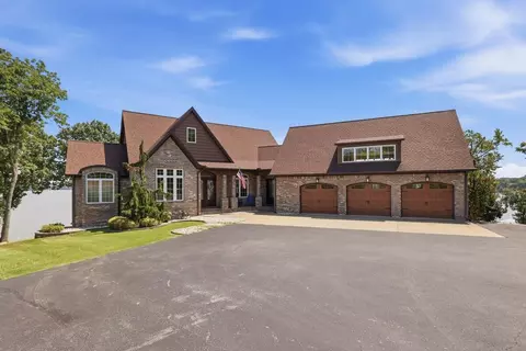 Exterior - 749 Dock Dr, Murray, KY 42071 photo 1 of 14