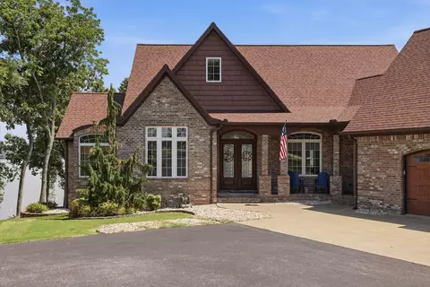 Exterior - 749 Dock Dr, Murray, KY 42071 photo 3 of 14