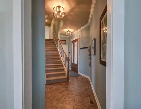 Entry Way - 749 Dock Dr, Murray, KY 42071 photo 2 of 2