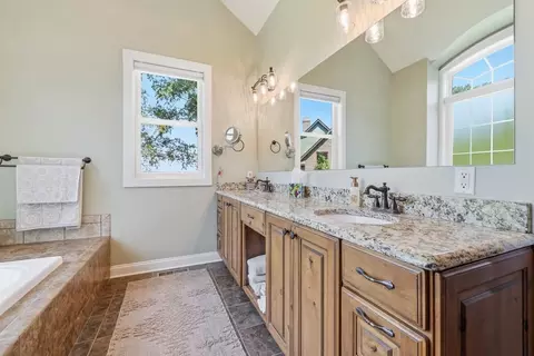 Bath - 749 Dock Dr, Murray, KY 42071 photo 3 of 11