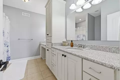 Bath - 749 Dock Dr, Murray, KY 42071 photo 8 of 11