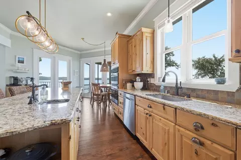 Kitchen - 749 Dock Dr, Murray, KY 42071 photo 5 of 7