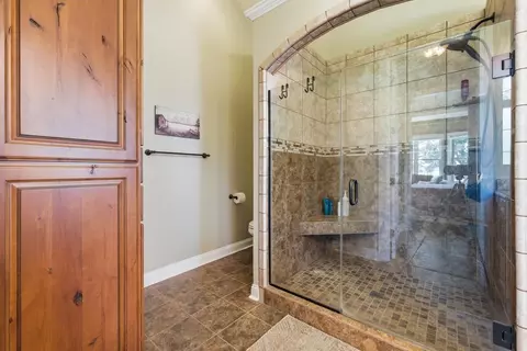 Bath - 749 Dock Dr, Murray, KY 42071 photo 4 of 11